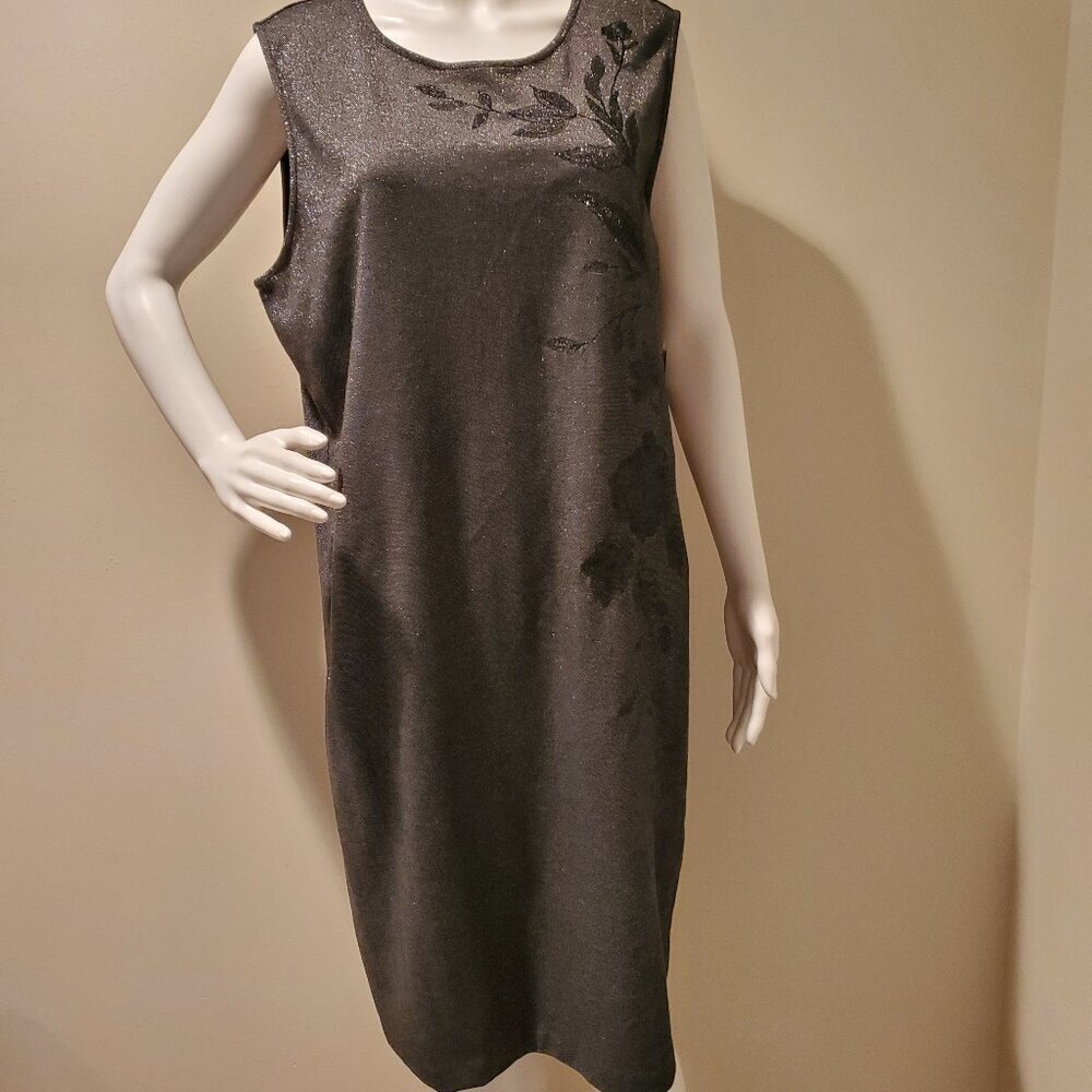 Sleeveless Grey Floral Sheath Dress